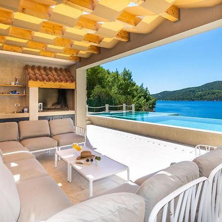 Beachfront Villa Brulupes In Secluded Bay Konstari Zewnętrze zdjęcie