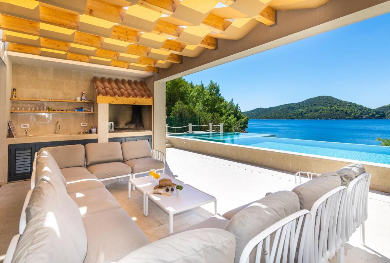 Beachfront Villa Brulupes In Secluded Bay Konstari Zewnętrze zdjęcie